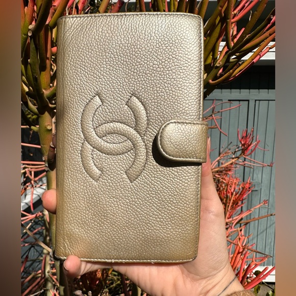 Authentic Chanel Caviar CC wallet in metallic - Picture 2 of 16